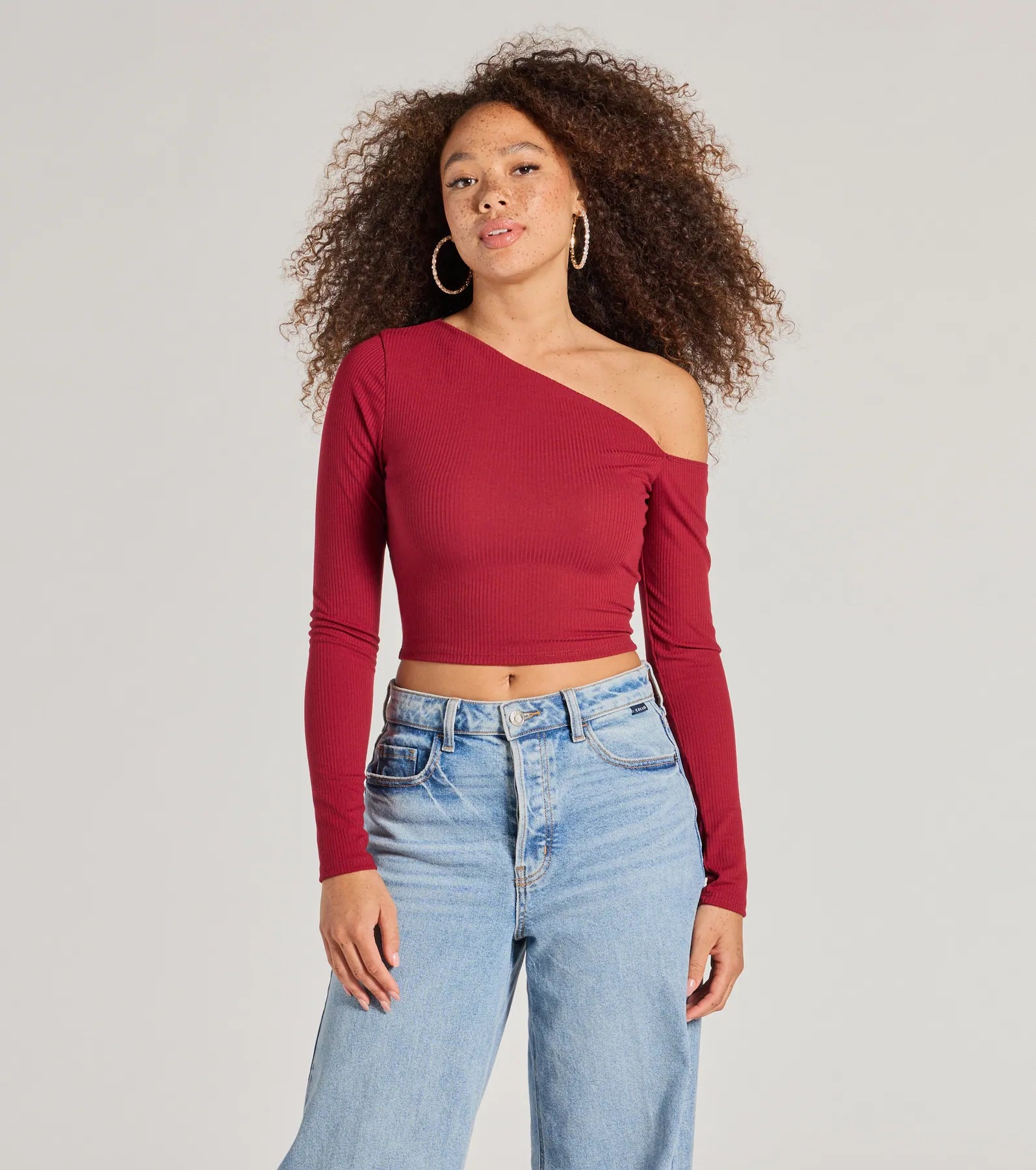 women's tops for those who want to create outfits that reflect their personal style and sense of fashionEffortlessly Chic One-Shoulder Ribbed Crop Top