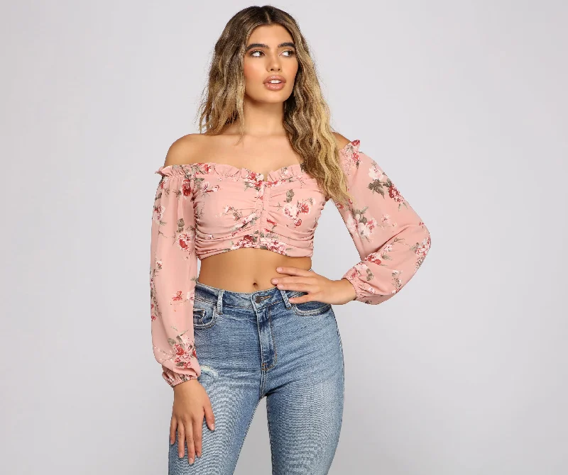 women's tops for those who want to make a bold fashion statement with their choice of topsEffortless Style Floral Crop Top