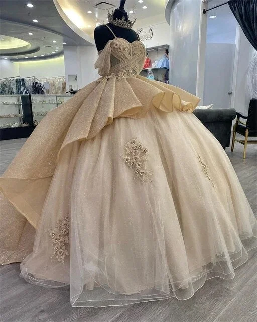 Formal Dress for Winter WeddingsSparkly Champagne Princess Ball Gown Quinceanera Dresses Elegant Straps Appliques Sweet 16 Dress Y4150