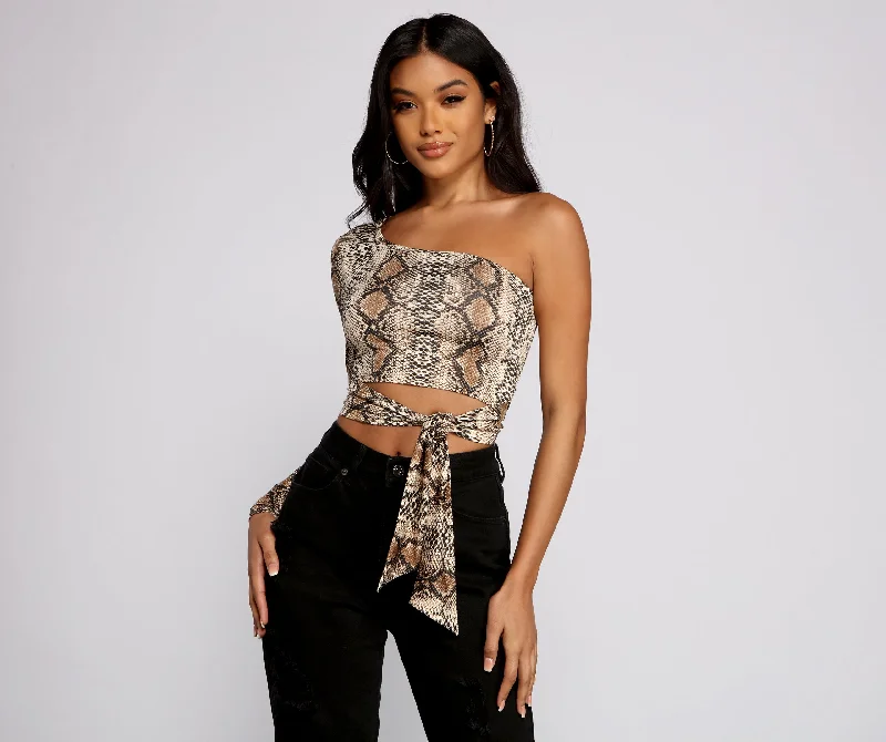 women's tops for fashion-conscious professionalsStylish Queen Snake Print Crop Top